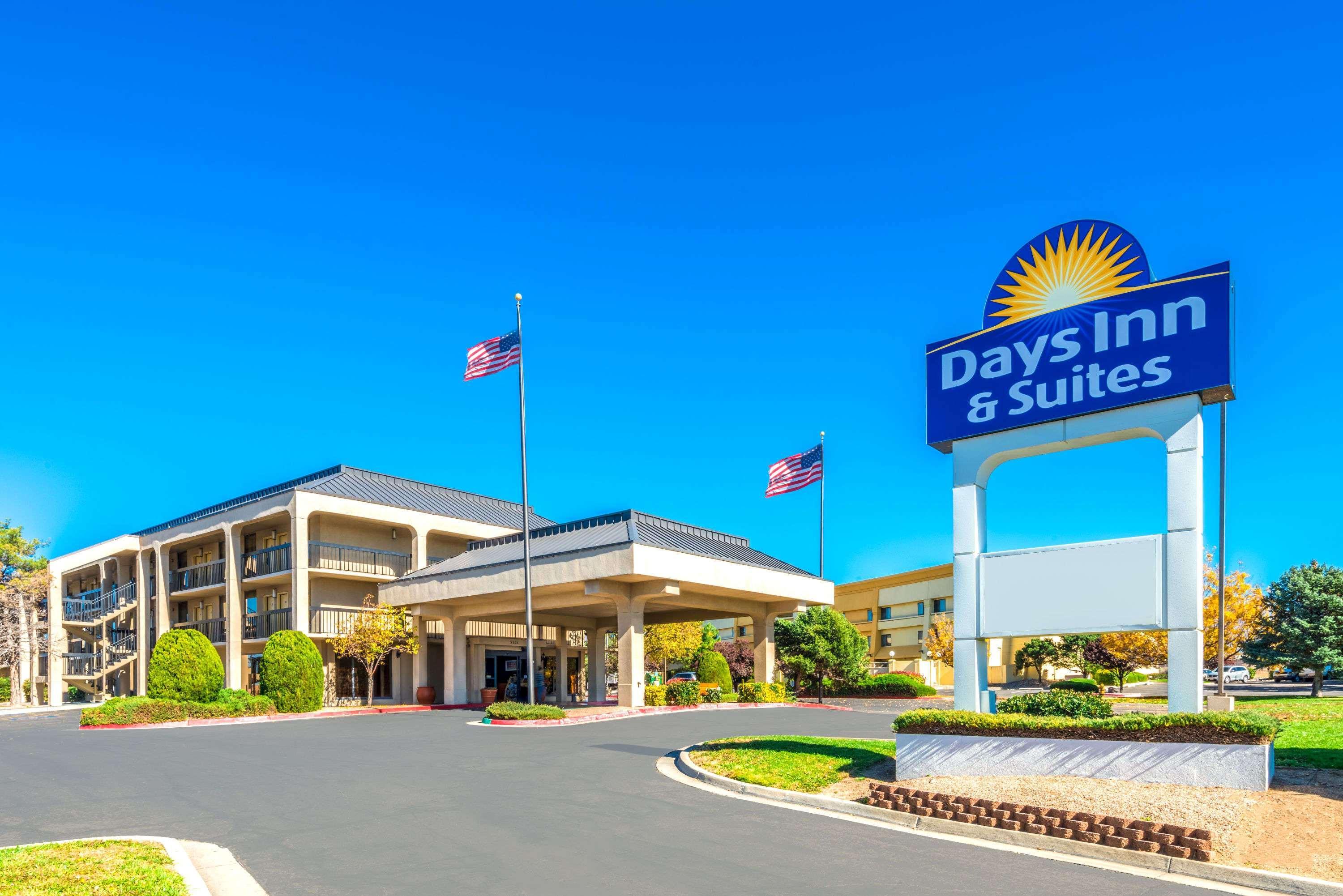 Days Inn & Suites By Wyndham Albuquerque North Bagian luar foto